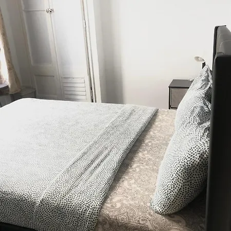 Sri-indo Guest house Lisbon